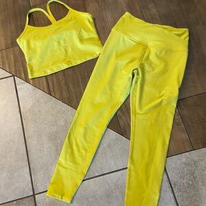 beyond yoga set; size M